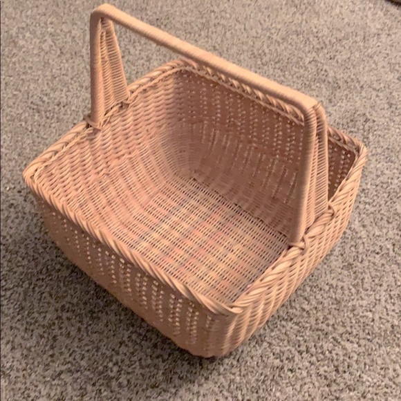 Subtle rainbow colors large handle basket
